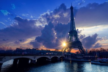 Gündoğumu Paris, Eyfel Kulesi 