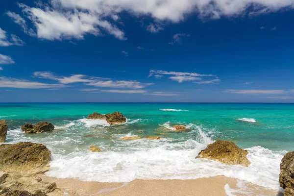 Lefkada'daki Pefkoulia Plajı