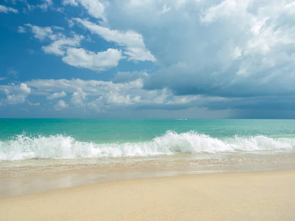 Playa de la isla en océano Índico — Foto de Stock