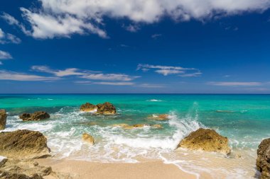 Lefkada'daki Pefkoulia Plajı