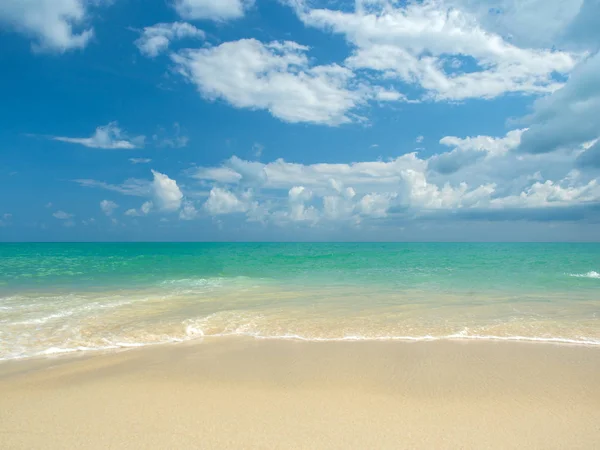 Praia da ilha no oceano indiano — Fotografia de Stock