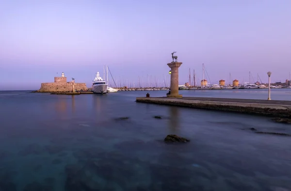 Fortezza sul porto Mandraki di Rodi Grecia — Foto Stock