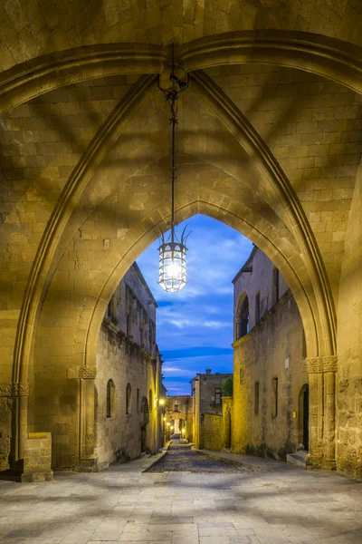 Gatorna i riddarna i Rhodos gamla stad — Stockfoto