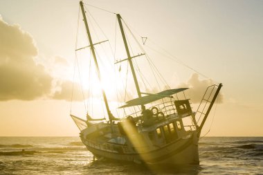 Rodos Yunanistan plajda wrecked tekne terk edilmiş stand