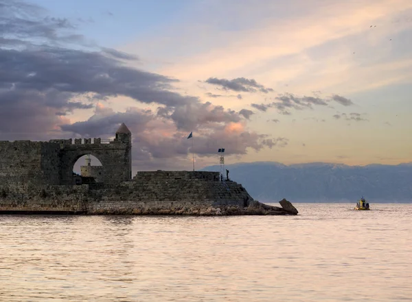 Agios Nikolaos fortress on the Mandraki harbour of Rhodes — Stock Photo, Image