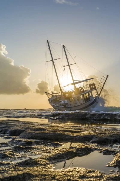 Wrecked boat abandoned stand on beach in RHodes Greece — Stock Photo, Image