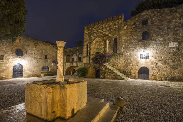 Argirokastu plein in de oude stad van Rhodos — Stockfoto