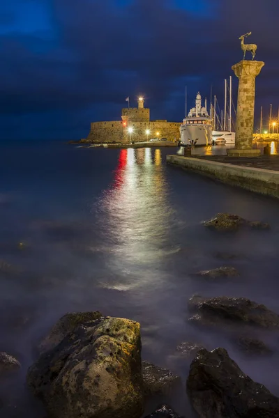 Agios nikolaos erőd, a mandraki-kikötőtől, Rodosz — Stock Fotó