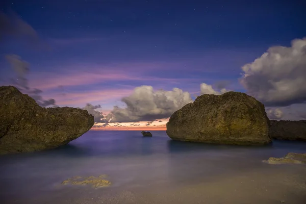 Kalamitsi strand bij zonsondergang lange blootstelling Ionische zee — Stockfoto