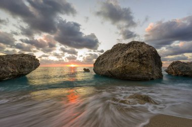 Kalamitsi beach günbatımı uzun pozlama Ionian Sea adlı