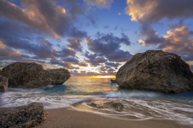 Kalamitsi beach günbatımı uzun pozlama Ionian Sea adlı