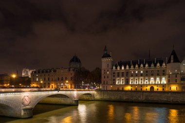 Pont Saint - Michel de Paris Fransa