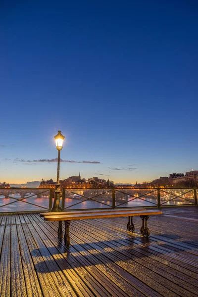 Rio Sena com Pont des Arts ao nascer do sol em Paris — Fotografia de Stock