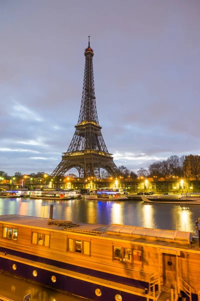 아침에 강 Seine에서에서 파리에서 에펠 탑 — 스톡 사진