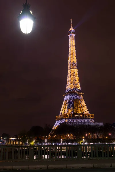 Париж Грудня 2017 Року Освітленій Ейфелева Вежа Мосту Пон Бір — стокове фото