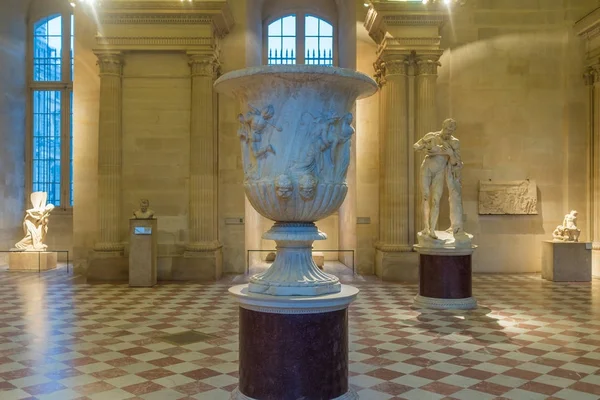 Estatuas antiguas en el Museo del Louvre Paris Francia . — Foto de Stock