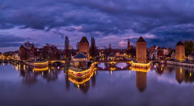 Ponts Couverts baraj Vauban Strasbourg Fransa dan