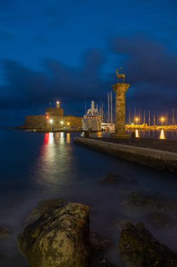 Rodos liman girişinde 