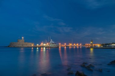 Rodos liman girişinde 