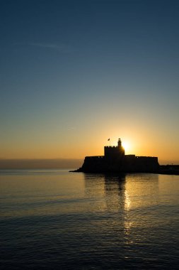 Rodos liman girişinde 