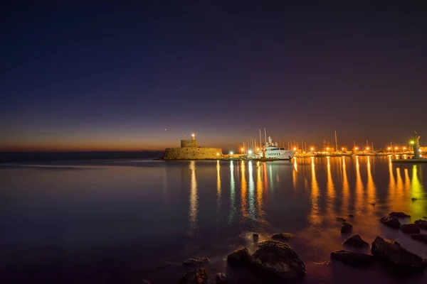 Rodos liman girişinde — Stok fotoğraf