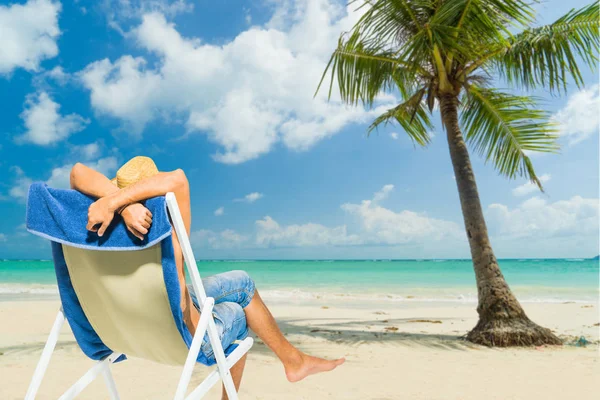 Man on the beach — Stock Photo, Image