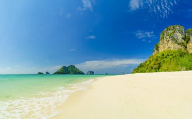 Poda ada plaj beyaz kum ve turkuaz deniz