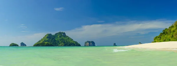 Poda eiland strand wit zand en turquoise zee — Stockfoto