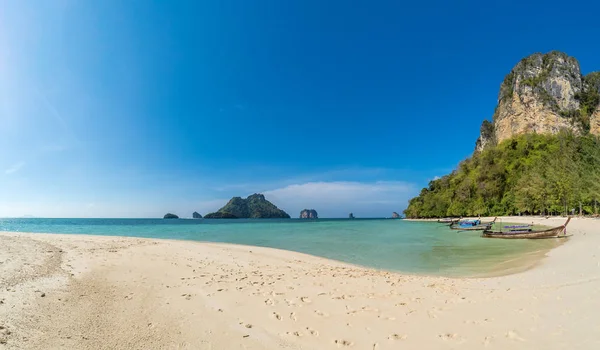 Spiaggia tropicale di Krabi in Thailandia — Foto Stock