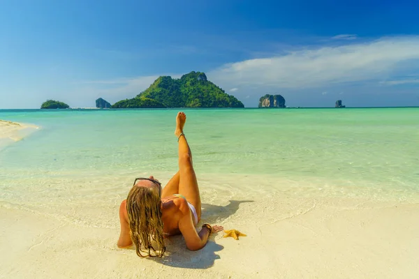 Mujer Playa Isla Koh Poda —  Fotos de Stock