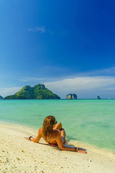 Mujer Playa Isla Koh Poda —  Fotos de Stock