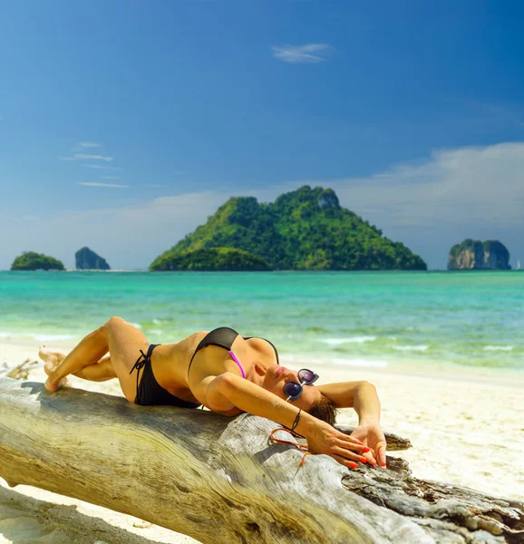 Woman at the beach in Koh Poda island Thailand — Stock Photo, Image