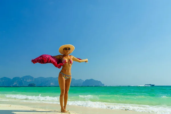 Woman at the beach in Koh Poda island Thailand — Stock Photo, Image