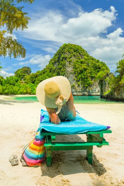 Woman sitting on a chair at the beach — Stock Photo, Image
