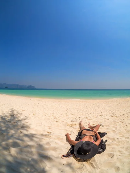 泰国波达岛海滩的妇女 — 图库照片