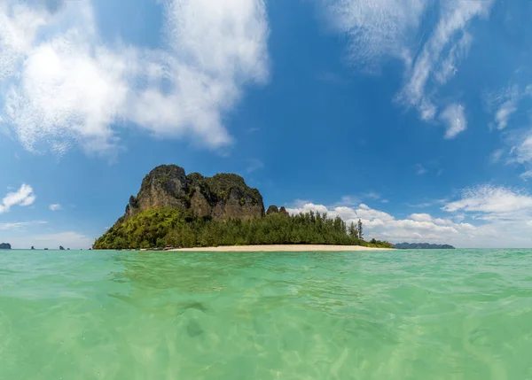 Playa tropical de Krabi en Tailandia — Foto de Stock