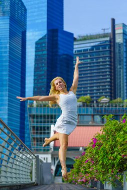 Singapur şehir bale zarif bale dansçısı kadın