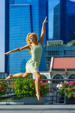 Singapur şehir bale zarif bale dansçısı kadın