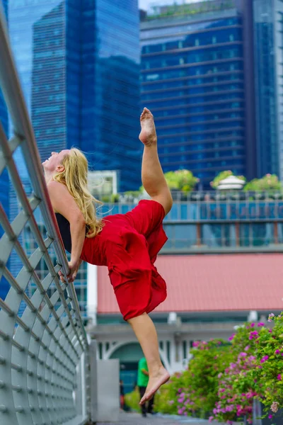 Elegante Ballerina Ballerina Ballerina Nella Città Singapore — Foto Stock