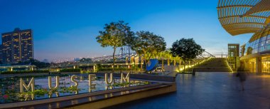  Singapur şehir sanat ve ceza müzede güneş doğarken 