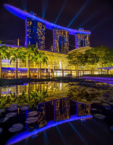 Spectra licht en Water Toon Marina Bay zand Casino Hotel Downto — Stockfoto