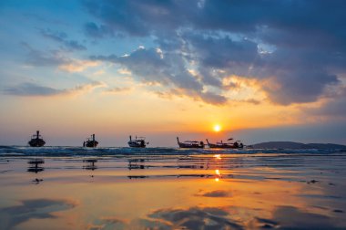 Günbatımı Ao Nang Krabi il 