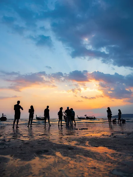 Pôr do sol na província de Ao Nang Krabi — Fotografia de Stock