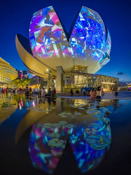 Nascer do sol no museu de arte e scence na cidade de Singapura — Fotografia de Stock