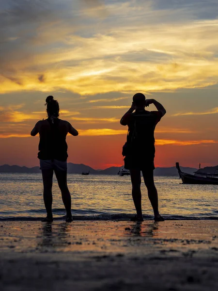 Ηλιοβασίλεμα στην Παραλία Άο Νανγκ: Κράμπι — Φωτογραφία Αρχείου