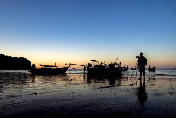 Pôr do sol na província de Ao Nang Krabi — Fotografia de Stock