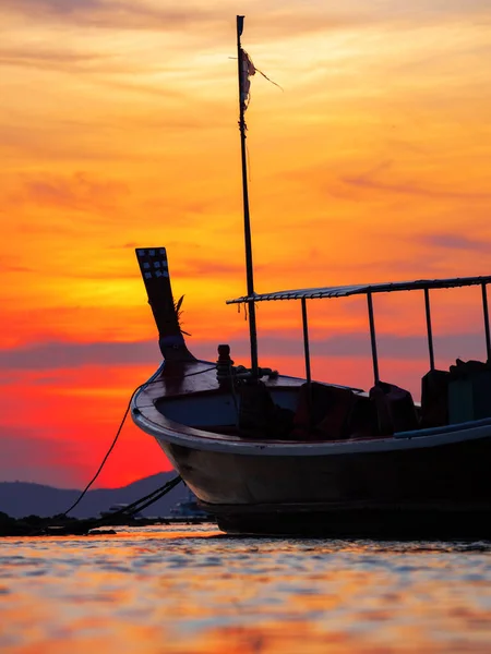 Tradizionale Barca Coda Lunga Sulla Spiaggia Thailandia — Foto Stock