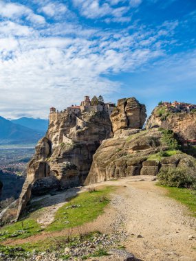 Meteora Yunanistan Manastırı. Kum taşı oluşumları.  