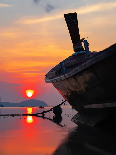 Традиционная Длиннохвостая Лодка Пляже Таиланде — стоковое фото