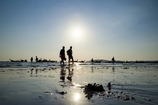 Pôr do sol na província de Ao Nang Krabi — Fotografia de Stock